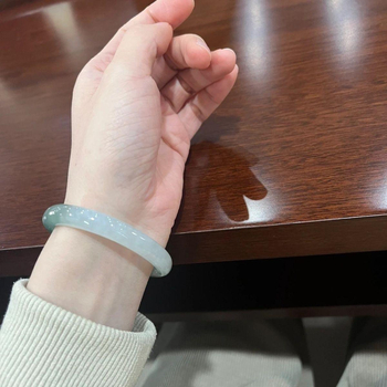 Karkötő – jáde, jégszerű vízvirág motívum, kézzel készített, aranyba foglalt, etnikus stílusú, uniszex