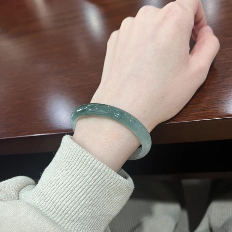 Karkötő – jáde, jégszerű vízvirág motívum, kézzel készített, aranyba foglalt, etnikus stílusú, uniszex