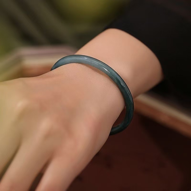 Jadeit karkötő, kézzel készített, teljes kör dizájn, uniszex, letisztult stílus