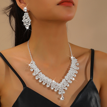 Set nakita: Ogrlica i naušnice od legure, elektroplatiranje, privjesak: kristal, oblik: srce/kapljica/zvonić