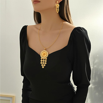 Set ogrlice i naušnica od legure s elektroplatiranjem, O- lanac, uzorak biljaka i cvijeća; Materijal: legura; Obrada: elektroplatiranje; Set: naušnice+ogrlica; Lanac: O- lanac