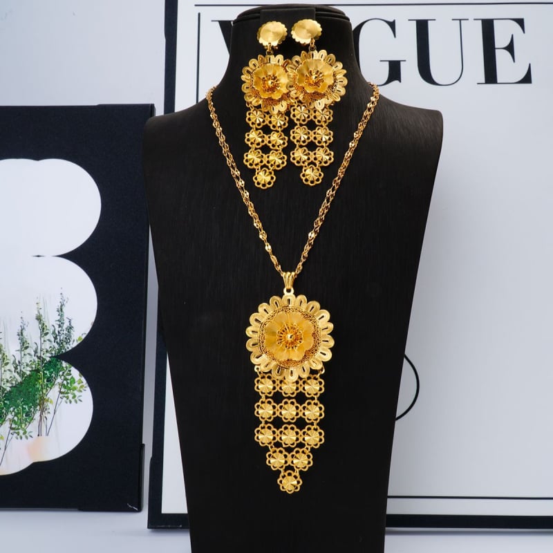 Set ogrlice i naušnica od legure s elektroplatiranjem, O- lanac, uzorak biljaka i cvijeća; Materijal: legura; Obrada: elektroplatiranje; Set: naušnice+ogrlica; Lanac: O- lanac