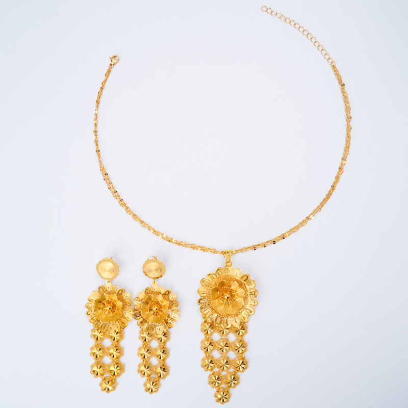 Set ogrlice i naušnica od legure s elektroplatiranjem, O- lanac, uzorak biljaka i cvijeća; Materijal: legura; Obrada: elektroplatiranje; Set: naušnice+ogrlica; Lanac: O- lanac