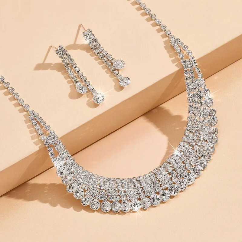 Set nakita s rhinestones: naušnice i ogrlica, materijal - rhinestones, elektroplating, običan lanac