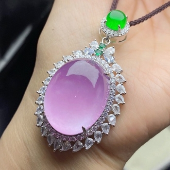 Kalcedonski set sa srebrnom ugradbom: ogrlica s privjeskom, naušnice i prsten – 3-djelni set, jesen 2024, prirodni stil