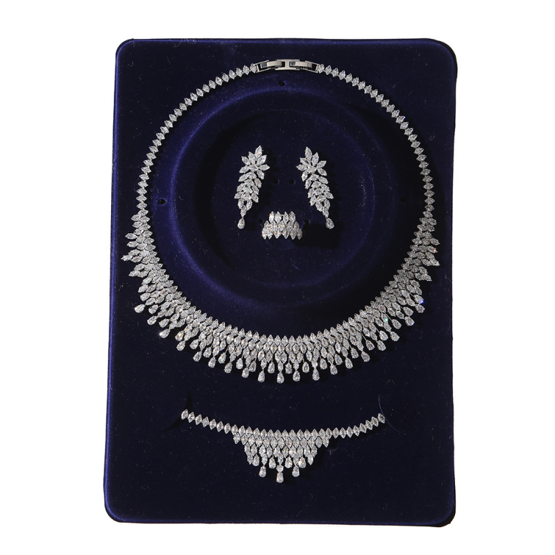 Komplet nakita s cirkonijem, elektroplatiranje – uključuje naušnice, ogrlicu i ručni dodatak, privjesak od cirkonija, lanac u obliku slova O