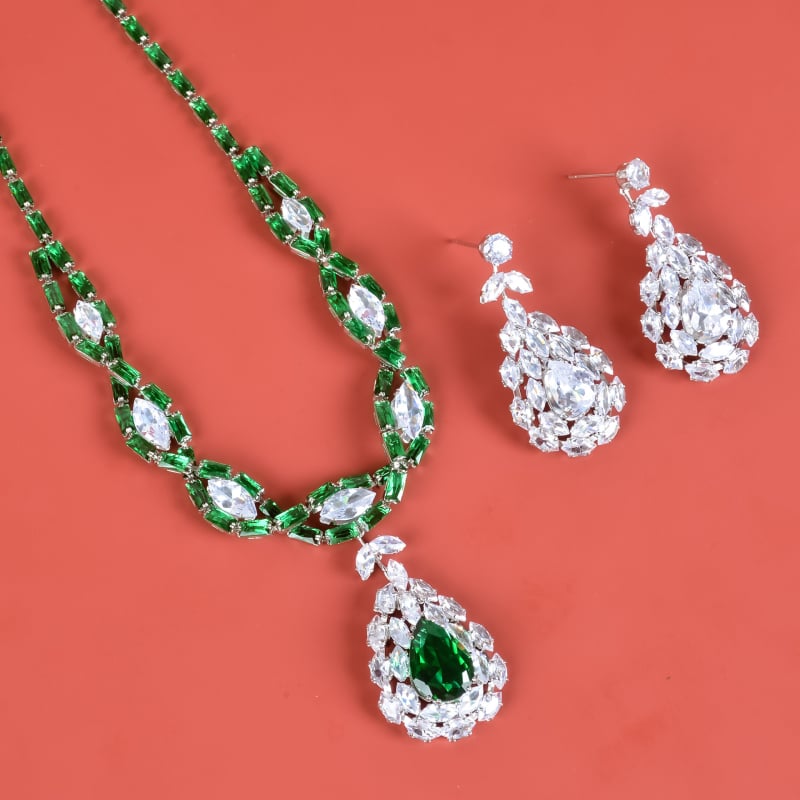 Set nakita: Ogrlica i naušnice s kapljicom vode, bakar, Zircon uložak, Rhinestone privjesak, uvijeni lanac, motiv sazviježđa