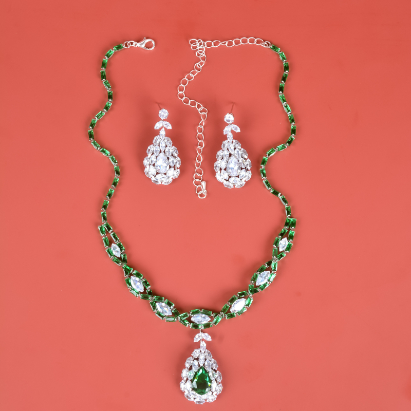 Set nakita: Ogrlica i naušnice s kapljicom vode, bakar, Zircon uložak, Rhinestone privjesak, uvijeni lanac, motiv sazviježđa