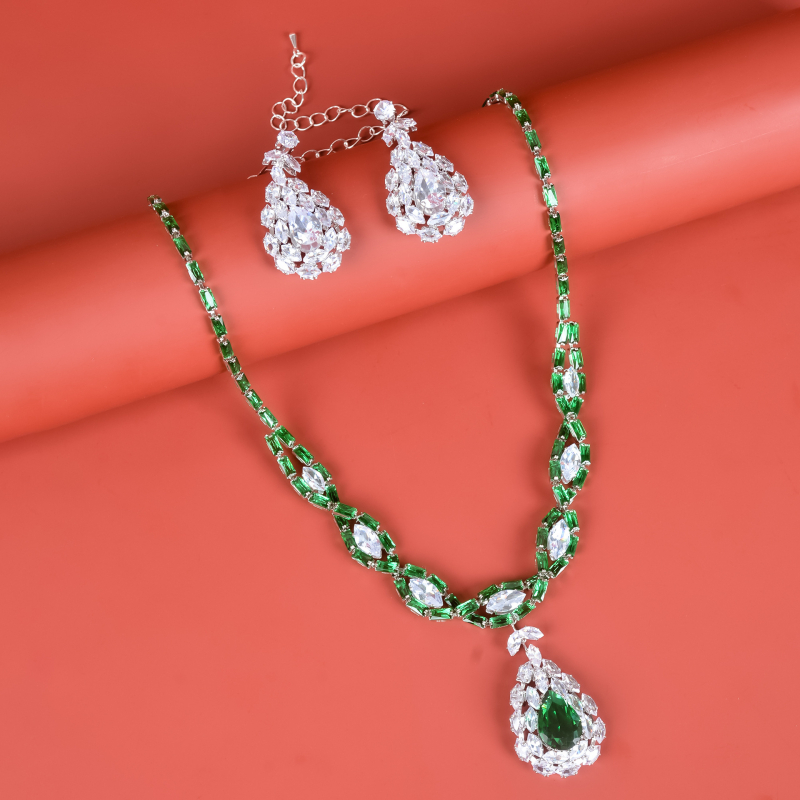 Set nakita: Ogrlica i naušnice s kapljicom vode, bakar, Zircon uložak, Rhinestone privjesak, uvijeni lanac, motiv sazviježđa