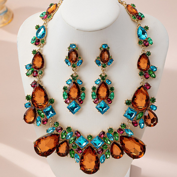 Σετ: Κολιέ σε σχήμα σταγόνας με φλοράλ μοτίβο και σκουλαρίκια καρφωτά, ψευδάργυρος, τεχνητός κρύσταλλος, αλυσίδα τύπου κλειβί, στυλ ελαφρύς πολυτελής