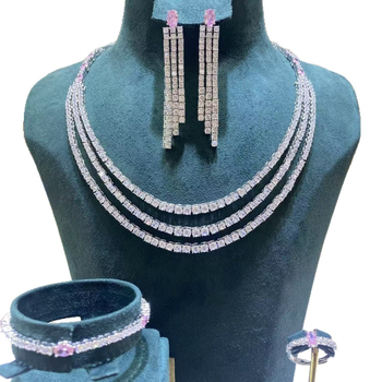 Nakit set (naušnice, ogrlica, narukvica, prsten) od bakra, elektroplatirano, originalni ženski dizajn, blok uzorak, običan lanac