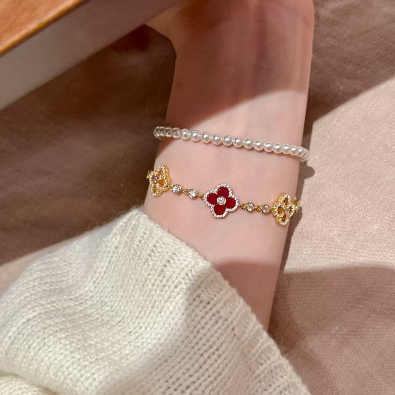 Set de bijuterii: trifoi cu patru foi cu carneolian, colier, cercei și brățară; argint 925, placare electrolitică, lanț regulat; model plante și flori; stil lux ușor