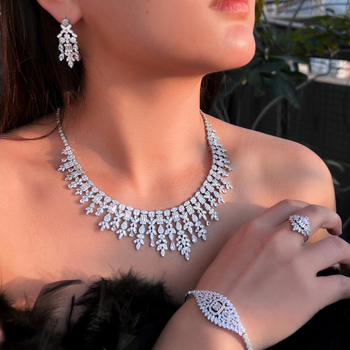 Bakreni nakit s cirkonom, četverodijelni set: naušnice, ogrlica, narukvica, prsten; uzorci: srce, kapljica, zvono; stil: svježe i slatko