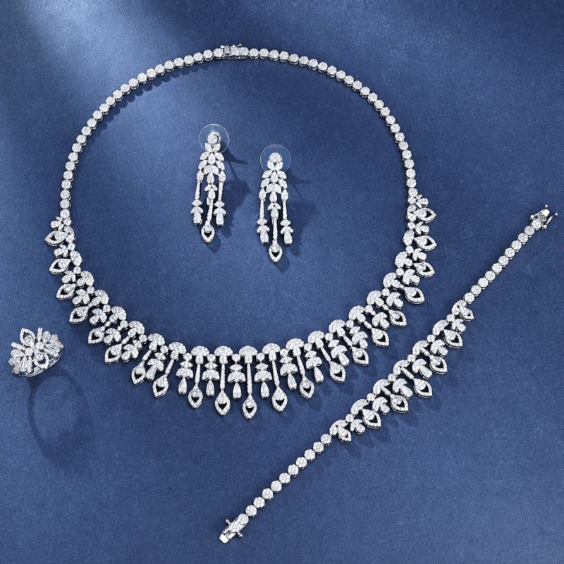 Set nakita: naušnice + ogrlica + dodaci za ruku; bakar, elektropliranje, vijčasti lanac, privjesak s miješanim kamenjem