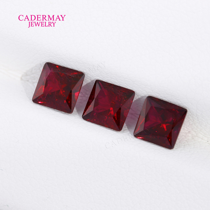 Kultivált rubin, hercegnő vágású szabad ékkő, természetes vágás, beépítés nélkül