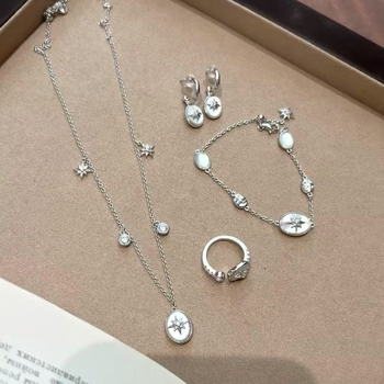 Set de bijuterii din argint 925: inel, cercei, brățară și colier cu lanț Chopard, motive cu șase colțuri în stea și corpuri cerești, lux ușor, stil palat retro