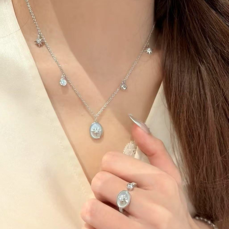 Set de bijuterii din argint 925: inel, cercei, brățară și colier cu lanț Chopard, motive cu șase colțuri în stea și corpuri cerești, lux ușor, stil palat retro