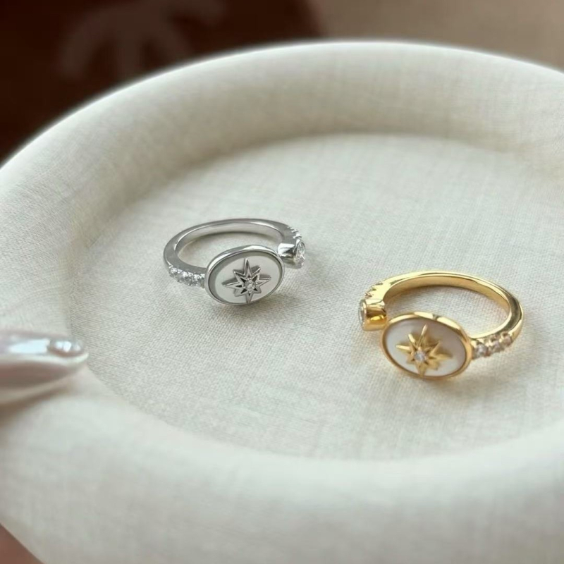 Set de bijuterii din argint 925: inel, cercei, brățară și colier cu lanț Chopard, motive cu șase colțuri în stea și corpuri cerești, lux ușor, stil palat retro