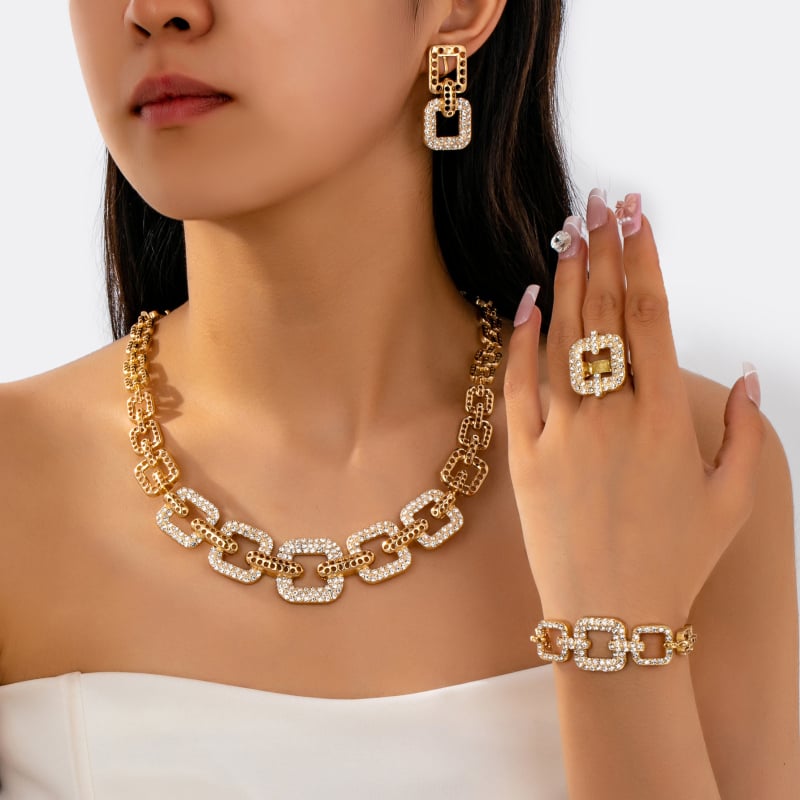 Set nakita: Vintage od cinkovog legura s elektroplatiranjem; Uključuje ogrlicu, naušnice i dodatke za ruku; Standardni lanac