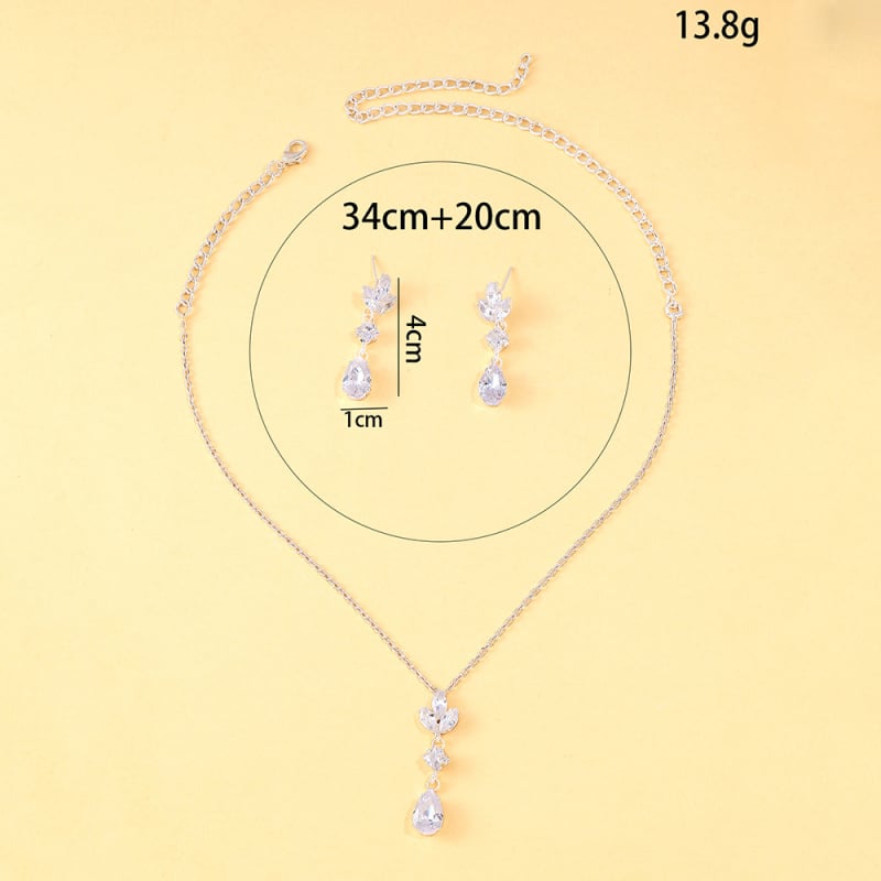 Set ogrlice i naušnica sa cirkonom – elektroplatinirani završetak; motivi: kapljica vode, srce i zvončić; standardni lančić; privjesci od umjetnog kristala