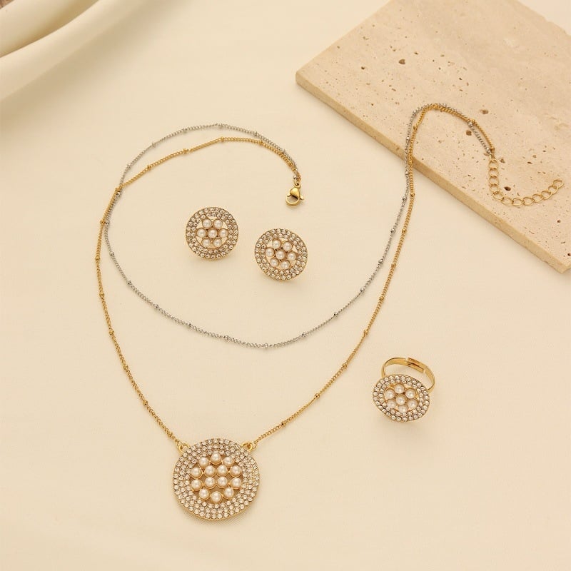 Set nakita od legure: ogrlica s privjeskom u obliku štita i mačjim motivom, naušnice i narukvica, elektropliranje, za žene, etnički stil