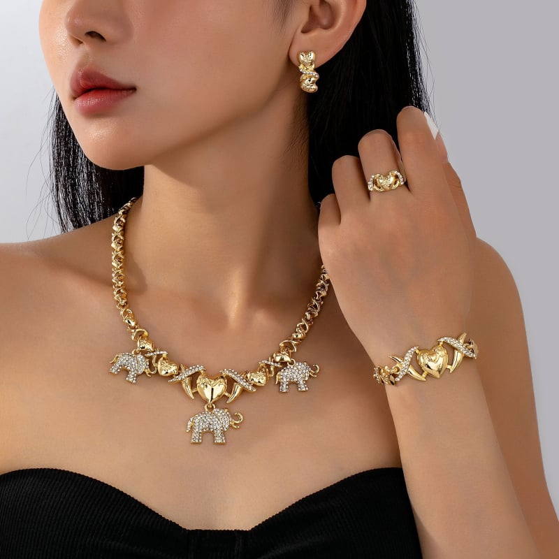 Vintage ékszerkészlet elefánt szív motívummal: nyaklánc, fülbevalók és kézi ékszerek – cinkötvözet, galvanizálás