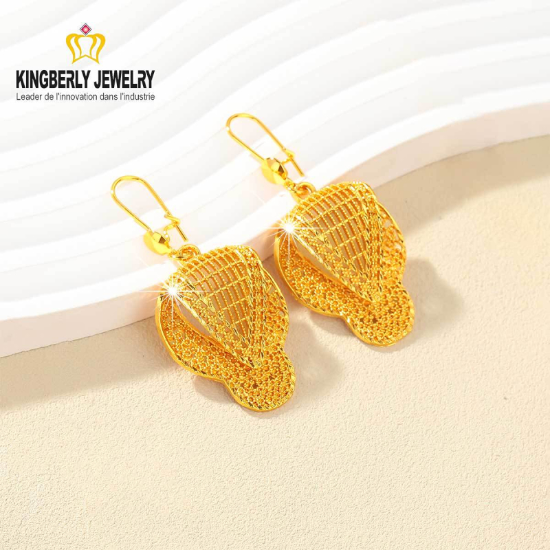 Комплект бижута: колие и обеци с флорални мотиви, 24K-покритие върху медна сплав, перлена нишка, пролет 2025