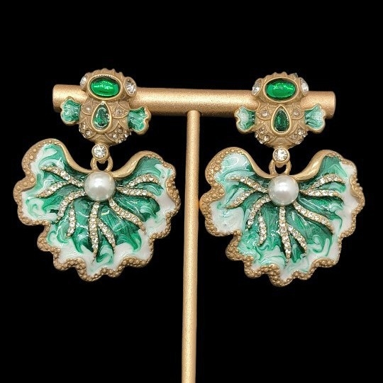 Ékszerszett: Vintage retro udvari stílus smaltált részletekkel és természetes kővel, réz alap, csavarodó lánc, sárgaréz medál (fülbevaló + nyaklánc)