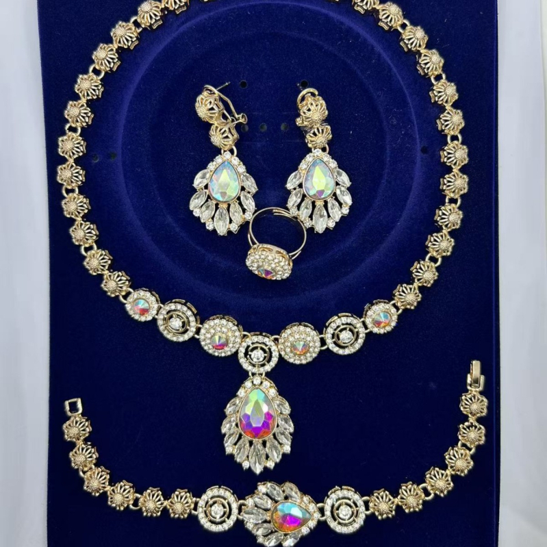 Set de bijuterii pentru nuntă: colier și cercei cu pandantiv din rhinestone, lanț din aliaj placat, design geometric, accente din sticlă/lapis lazuli