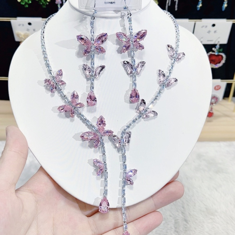 Колие с пеперуда и циркон, висулка от 925 сребро, клавикуларна верижка, изкуствен кристал, тегло 40 г