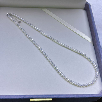 Κολιέ από γλυκού νερού μαργαριτάρια, σχεδόν στρογγυλά, από ασήμι 925, με ρυθμιζόμενη αλυσίδα ουράς, φυσικά μαργαριτάρια