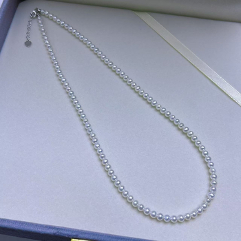 Κολιέ από γλυκού νερού μαργαριτάρια, σχεδόν στρογγυλά, από ασήμι 925, με ρυθμιζόμενη αλυσίδα ουράς, φυσικά μαργαριτάρια