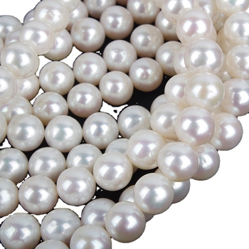 Poolvalmis kaelakee komponendid mageveepärlitest, peaaegu ümmargused, 38 pärli, hea läige ja kergeid vead