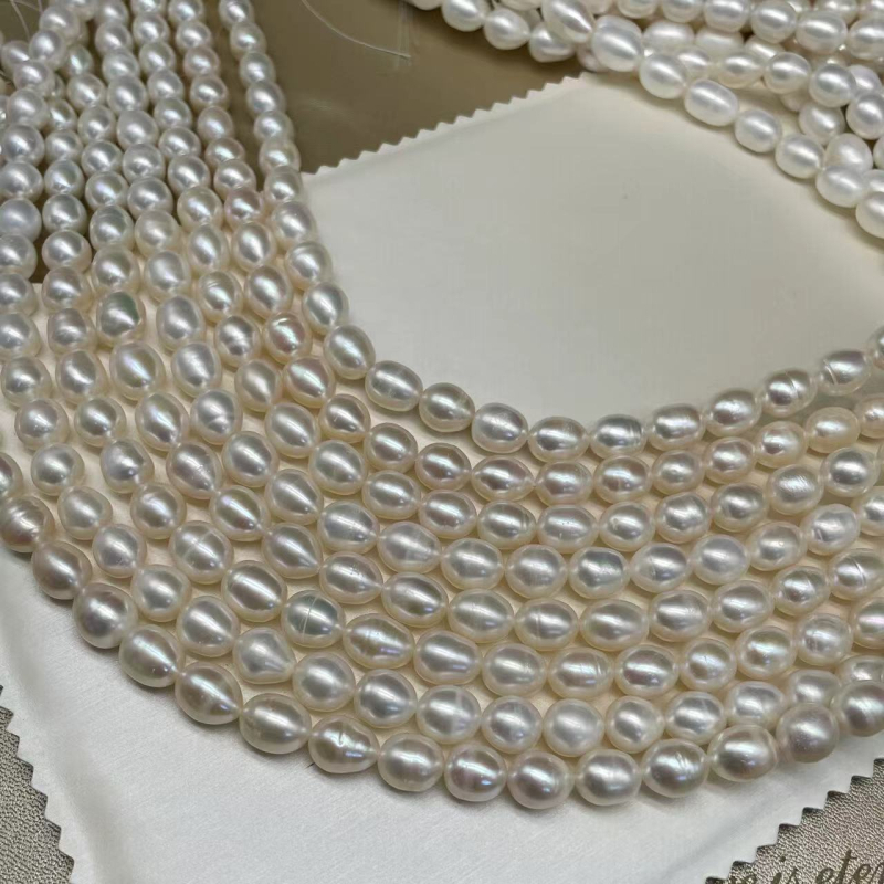 Värskevee pärlite riisiforma kaelakee – kõrge läige, täispärlid väikeste defektidega
