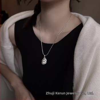 Kaklo karolinis su gėlavandenėmis Baroko perlėmis, ypatingos formos, 925 sidabras