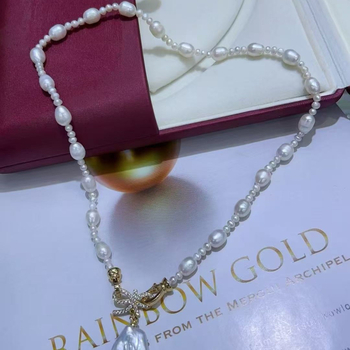 Fukang Κολιέ από Μαργαριάρια Γλυκού Νερού με μαργαριτάρια σε σχήμα ρυζιού/σταγόνας, κρεμαστό μαργαριτάρι, κλείσιμο από κράμα