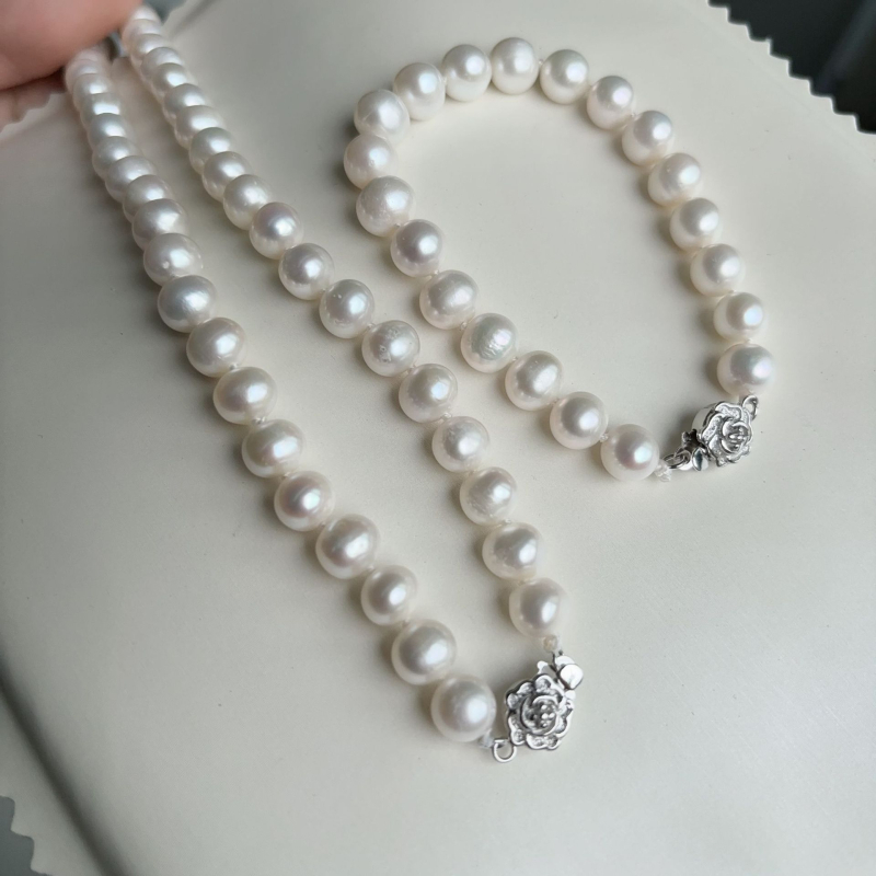 Édesvízi gyöngyökből álló nyaklánc-készlet, közel kerek gyöngyökkel, S925 ezüst zárással, hosszúság 41-50 cm, gyöngyök átmérője 8-9 mm
