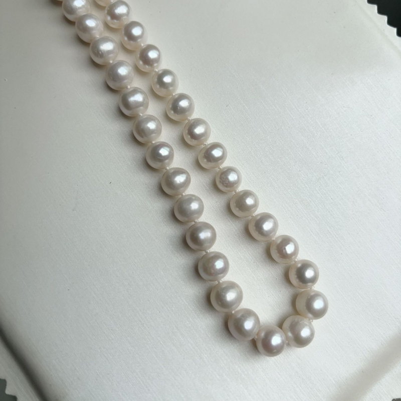 Édesvízi gyöngyökből álló nyaklánc-készlet, közel kerek gyöngyökkel, S925 ezüst zárással, hosszúság 41-50 cm, gyöngyök átmérője 8-9 mm