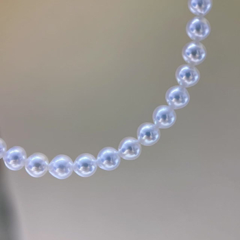 Κολιέ από μαργαριτάρια γλυκού νερού, σχεδόν στρογγυλά, από ασήμι 925, κομψό και ευέλικτο