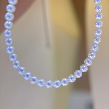 Κολιέ από μαργαριτάρια γλυκού νερού, σχεδόν στρογγυλά, από ασήμι 925, κομψό και ευέλικτο