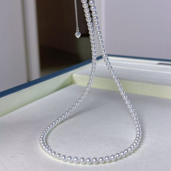 Κολιέ από μαργαριτάρια γλυκού νερού, σχεδόν στρογγυλά, από ασήμι 925, κομψό και ευέλικτο