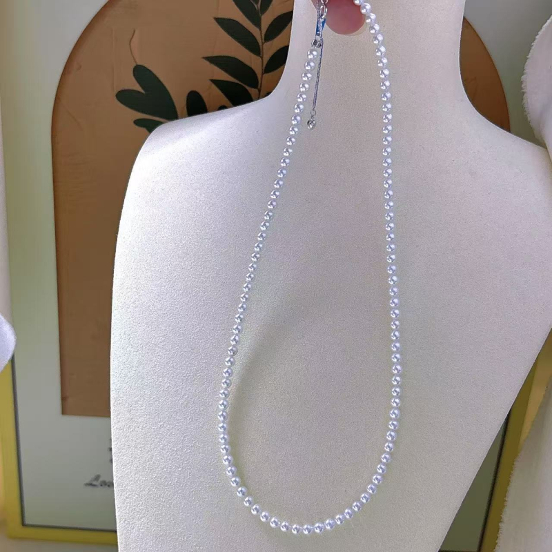 Κολιέ από μαργαριτάρια γλυκού νερού, σχεδόν στρογγυλά, από ασήμι 925, κομψό και ευέλικτο