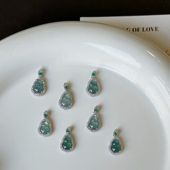 Colier cu pandantiv în formă de dovleac, din argint 925, lanț cu perle, lucrat manual