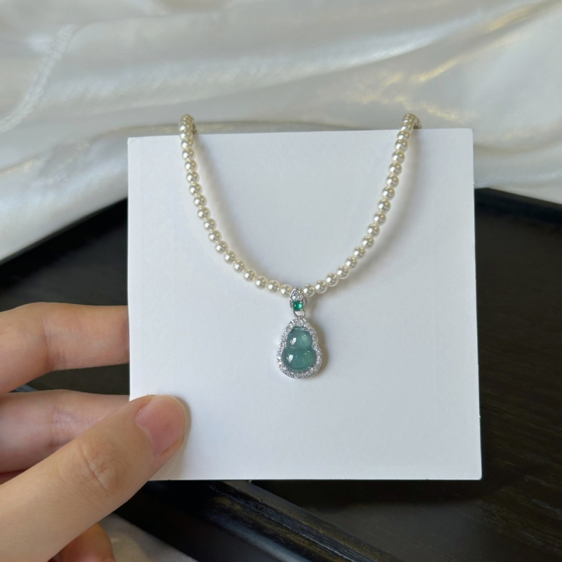 Colier cu pandantiv în formă de dovleac, din argint 925, lanț cu perle, lucrat manual