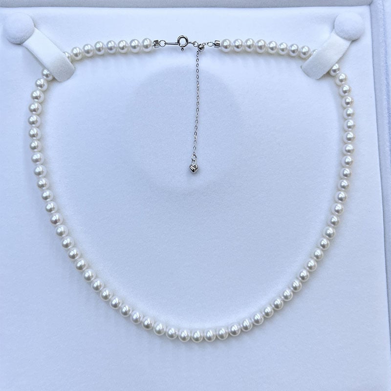 Ogrlica od slatkovodnih bisera, kružni oblik, 925 srebro, opseg 41-50 cm