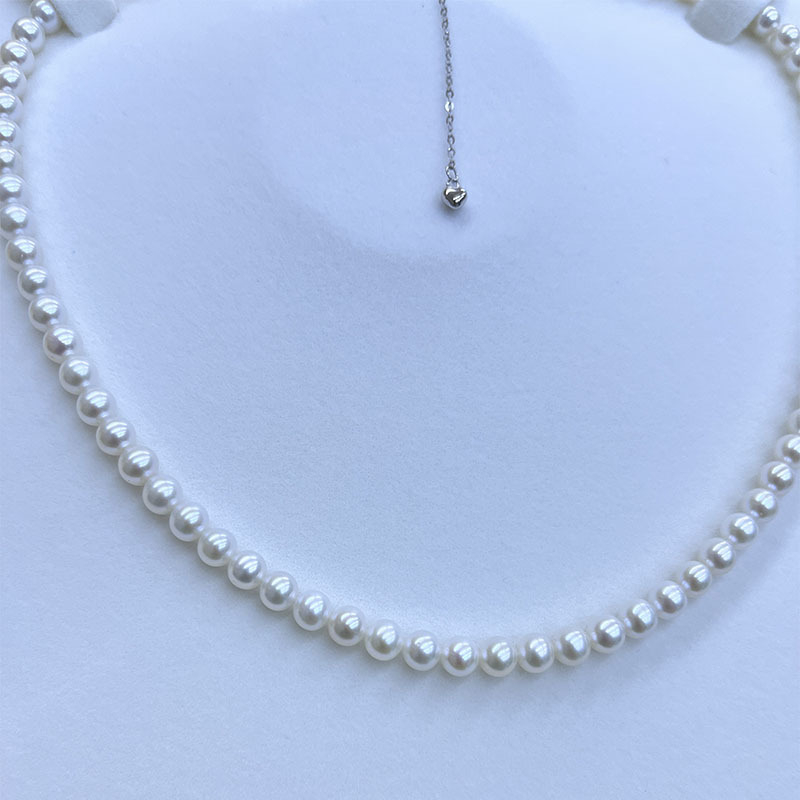 Ogrlica od slatkovodnih bisera, kružni oblik, 925 srebro, opseg 41-50 cm