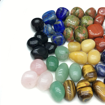 Pietre șlefuite din cristal – material natural, proces de șlefuire, formă geometrică, personalizare disponibilă