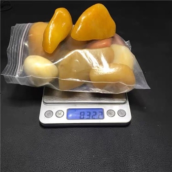 Neapstrādāts akmens no Xinjiangas, Gold Silk Jade zīmols, krāsains nefrits, Pixiu izskats