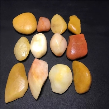 Neapstrādāts akmens no Xinjiangas, Gold Silk Jade zīmols, krāsains nefrits, Pixiu izskats