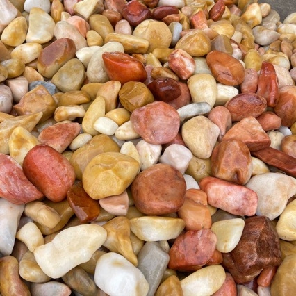 Neapstrādāts akmens no Xinjiangas, Gold Silk Jade zīmols, krāsains nefrits, Pixiu izskats